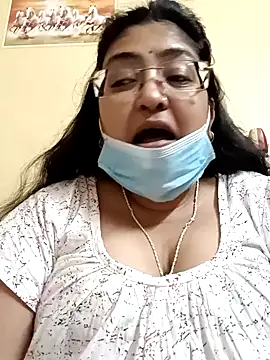 LAVERNIYA  online show from February 1, 10:15 am