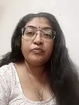 LAVERNIYA  online show from October 15, 6:35 am