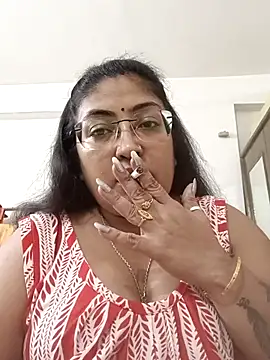 LAVERNIYA  online show from October 25, 11:07 am