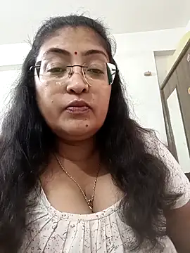 LAVERNIYA  online show from October 31, 10:05 am