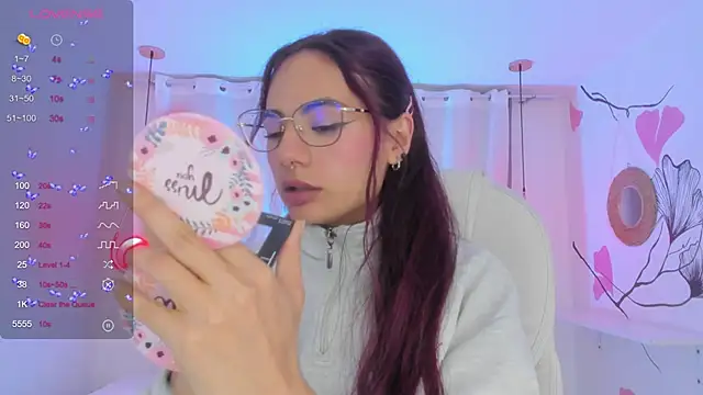 Snapshot of sophiecherry_ chatting on December 27, 10:26 pm sophiecherry online show from December 27, 10:26 pm