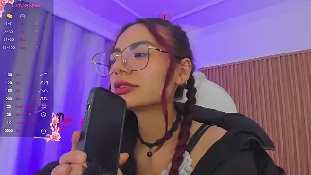 Snapshot of sophiecherry_ chatting on February 25, 9:31 am sophiecherry online show from February 25, 9:31 am