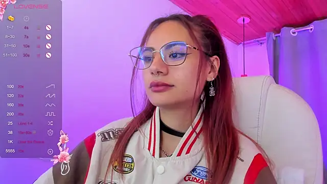 Snapshot of sophiecherry_ chatting on March 14, 12:51 pm sophiecherry online show from March 14, 12:51 pm