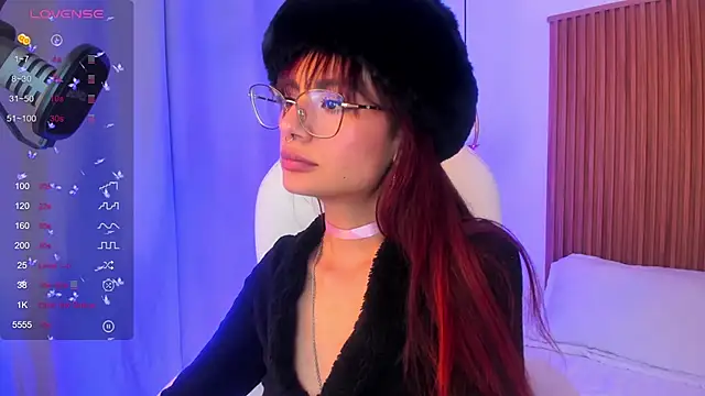 Snapshot of sophiecherry_ chatting on September 24, 1:53 am sophiecherry online show from September 24, 1:53 am