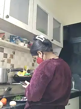 Snapshot of IND_COUPLE1 chatting on December 14, 6:52 pm IND COUPLE1 online show from December 14, 6:52 pm