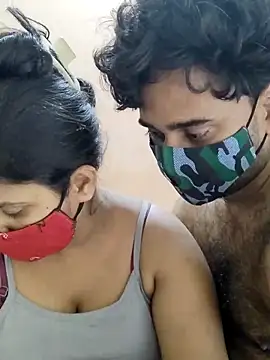 Snapshot of IND_COUPLE1 chatting on December 21, 9:23 am IND COUPLE1 online show from December 21, 9:23 am