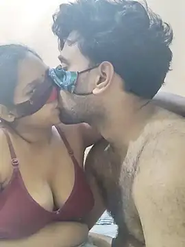 Snapshot of IND_COUPLE1 chatting on December 22, 11:09 pm IND COUPLE1 online show from December 22, 11:09 pm