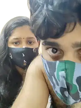 Snapshot of IND_COUPLE1 chatting on December 25, 9:45 am IND COUPLE1 online show from December 25, 9:45 am