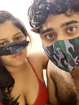 Snapshot of IND_COUPLE1 chatting on January 3, 6:01 am IND COUPLE1 online show from January 3, 6:01 am