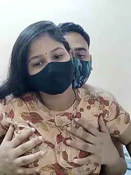 Snapshot of IND_COUPLE1 chatting on January 24, 4:48 am IND COUPLE1 online show from January 24, 4:48 am