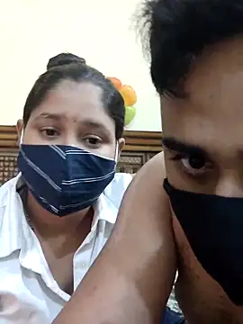 Snapshot of IND_COUPLE1 chatting on February 10, 3:10 pm IND COUPLE1 online show from February 10, 3:10 pm