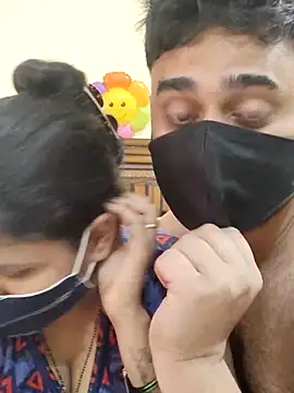 Snapshot of IND_COUPLE1 chatting on February 12, 6:19 am IND COUPLE1 online show from February 12, 6:19 am