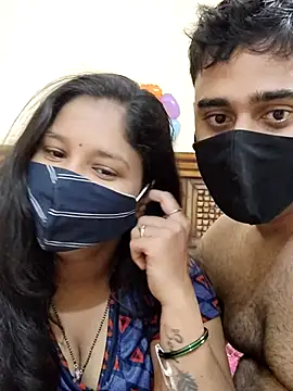 Snapshot of IND_COUPLE1 chatting on February 13, 3:29 am IND COUPLE1 online show from February 13, 3:29 am