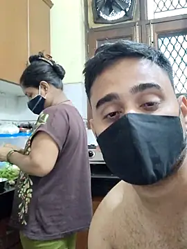 Snapshot of IND_COUPLE1 chatting on February 22, 8:40 am IND COUPLE1 online show from February 22, 8:40 am