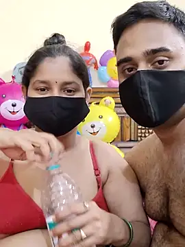 Snapshot of IND_COUPLE1 chatting on February 27, 4:43 pm IND COUPLE1 online show from February 27, 4:43 pm