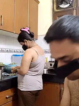 Snapshot of IND_COUPLE1 chatting on February 28, 8:31 am IND COUPLE1 online show from February 28, 8:31 am