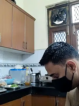 Snapshot of IND_COUPLE1 chatting on March 1, 7:41 am IND COUPLE1 online show from March 1, 7:41 am