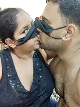 Snapshot of IND_COUPLE1 chatting on March 3, 5:39 pm IND COUPLE1 online show from March 3, 5:39 pm