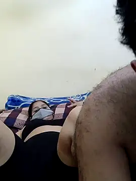 Snapshot of IND_COUPLE1 chatting on March 27, 8:59 am IND COUPLE1 online show from March 27, 8:59 am