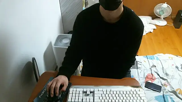 Snapshot of Stellan_0412 chatting on March 14, 3:45 am Stellan 0412 online show from March 14, 3:45 am
