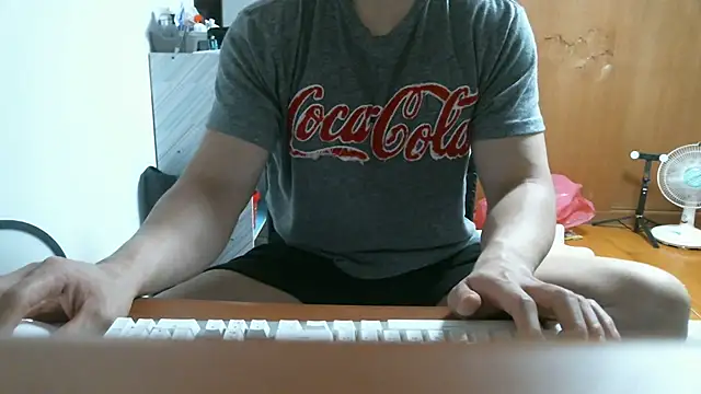 Snapshot of Stellan_0412 chatting on April 12, 3:06 pm Stellan 0412 online show from April 12, 3:06 pm