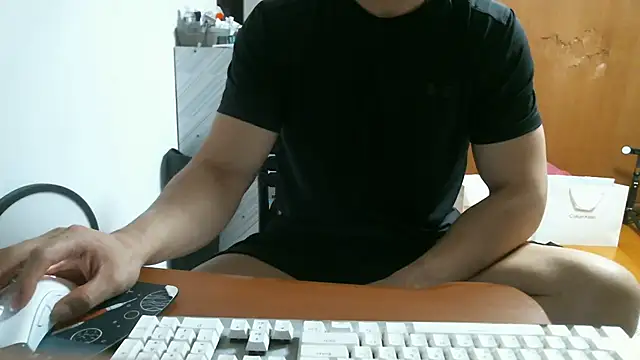 Snapshot of Stellan_0412 chatting on April 17, 5:05 pm Stellan 0412 online show from April 17, 5:05 pm