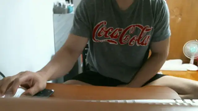 Snapshot of Stellan_0412 chatting on April 26, 4:04 pm Stellan 0412 online show from April 26, 4:04 pm