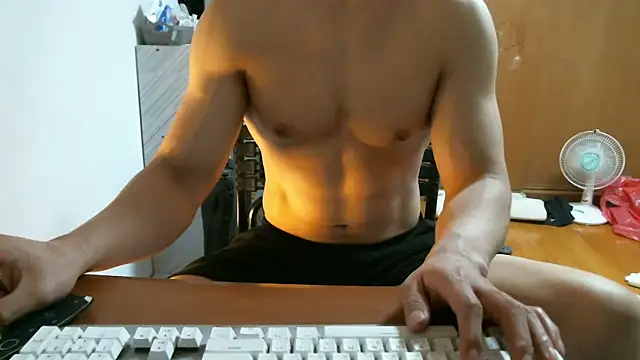 Snapshot of Stellan_0412 chatting on May 9, 4:56 pm Stellan 0412 online show from May 9, 4:56 pm