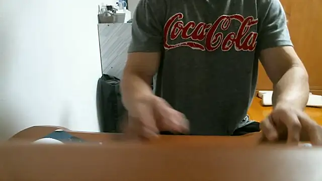 Snapshot of Stellan_0412 chatting on May 17, 2:46 pm Stellan 0412 online show from May 17, 2:46 pm