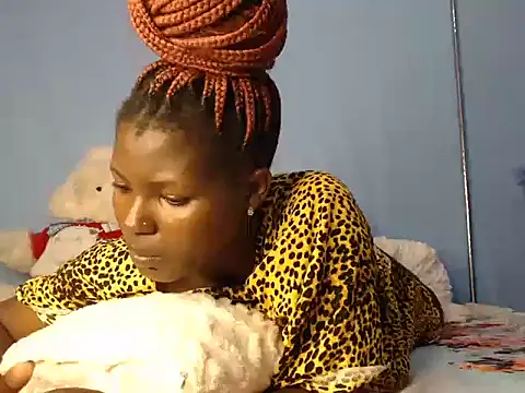 TrishaKalid online show from December 18, 9:10 pm