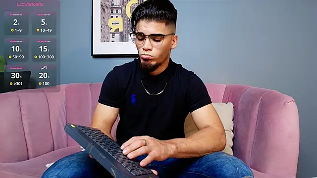 Snapshot of dante_fox_ chatting on March 7, 10:54 pm dante fox online show from March 7, 10:54 pm
