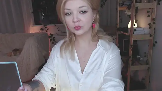 Snapshot of Brience chatting on March 20, 3:23 am Brience online show from March 20, 3:23 am