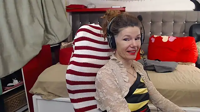 kellyterapy online show from November 9, 10:30 pm