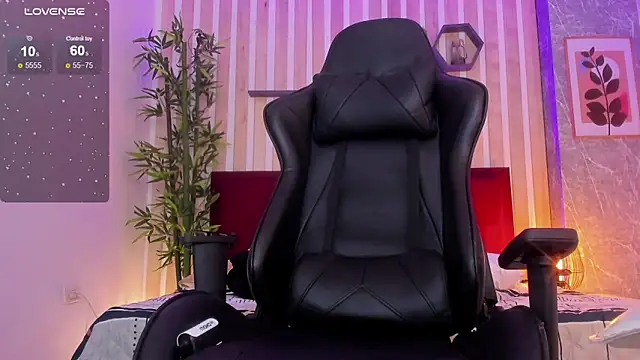 Snapshot of miah_connor chatting on December 24, 5:55 pm miah connor online show from December 24, 5:55 pm