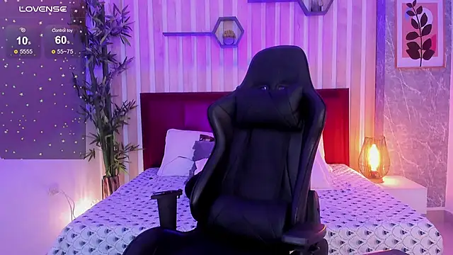 Snapshot of miah_connor chatting on December 30, 5:15 am miah connor online show from December 30, 5:15 am