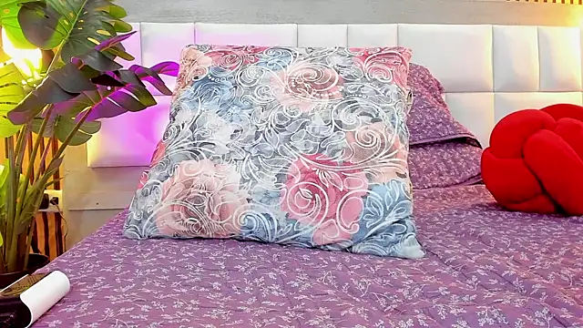 Snapshot of miah_connor chatting on January 23, 12:04 am miah connor online show from January 23, 12:04 am