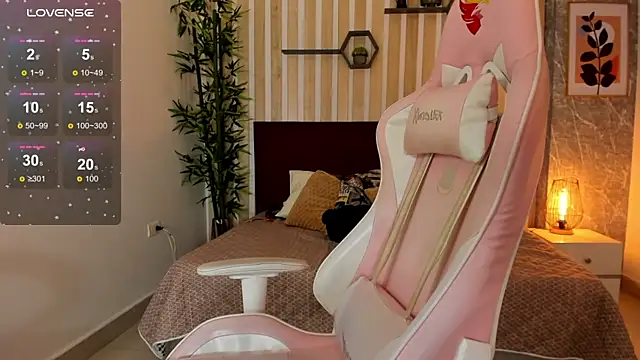 Snapshot of miah_connor chatting on February 10, 3:35 am miah connor online show from February 10, 3:35 am