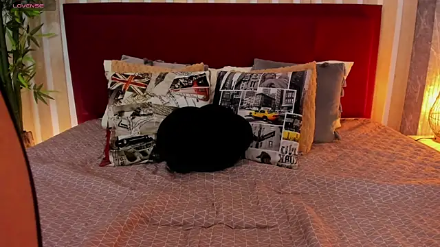 Snapshot of miah_connor chatting on February 13, 3:29 am miah connor online show from February 13, 3:29 am