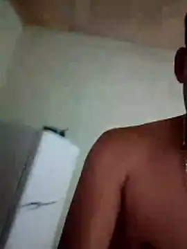 Snapshot of Alonsomadeira chatting on March 17, 3:33 am Alonsomadeira online show from March 17, 3:33 am