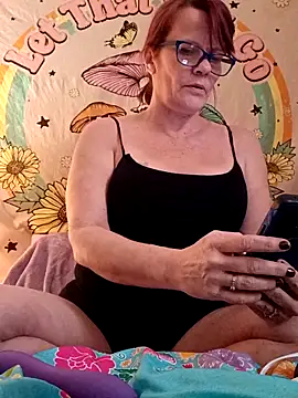 Snapshot of greeneyedamatuers chatting on February 18, 4:37 pm greeneyedamatuers online show from February 18, 4:37 pm