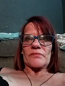 Snapshot of greeneyedamatuers chatting on February 20, 5:44 am greeneyedamatuers online show from February 20, 5:44 am