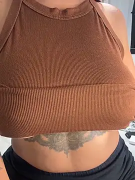 Snapshot of diosa202 chatting on February 18, 3:24 am diosa202 online show from February 18, 3:24 am