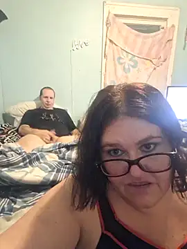 Snapshot of mcv131985 chatting on December 2, 12:30 am mcv131985 online show from December 2, 12:30 am