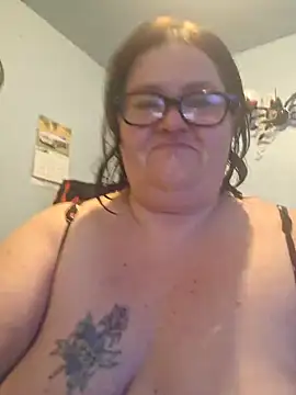 Snapshot of mcv131985 chatting on February 11, 1:31 am mcv131985 online show from February 11, 1:31 am