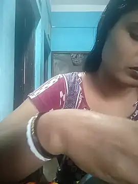 Hot Pakhi online show from December 3, 5:09 am