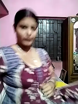 Hot Pakhi online show from December 19, 1:18 pm