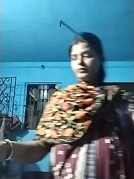 Hot Pakhi online show from January 6, 1:30 pm