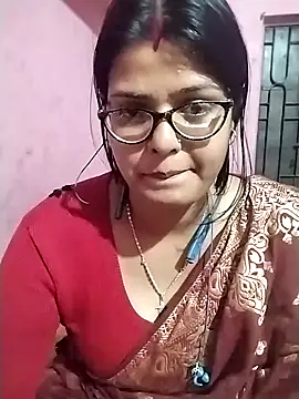 Hot Pakhi online show from January 7, 1:35 pm