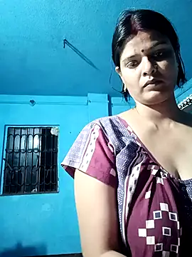 Hot Pakhi online show from February 5, 5:20 pm