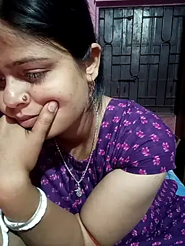 Hot Pakhi online show from February 9, 11:25 am